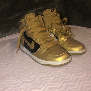 Womens Nike Dunks Gold/Black size.10